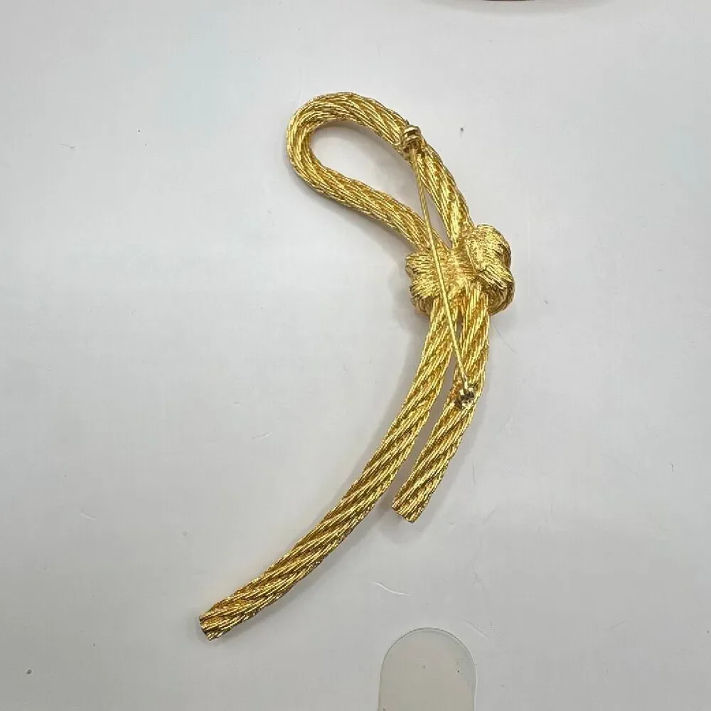 Vintage Christian Dior Gold Textured Rope Knot Brooch Pin Signed